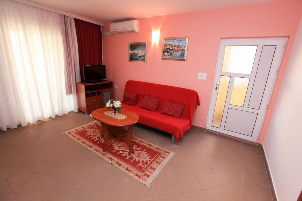 Apartments Franc Povljana Kamer foto