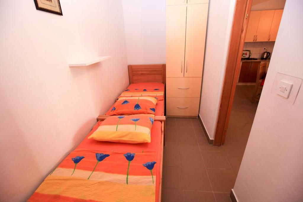 Apartments Franc Povljana Kamer foto
