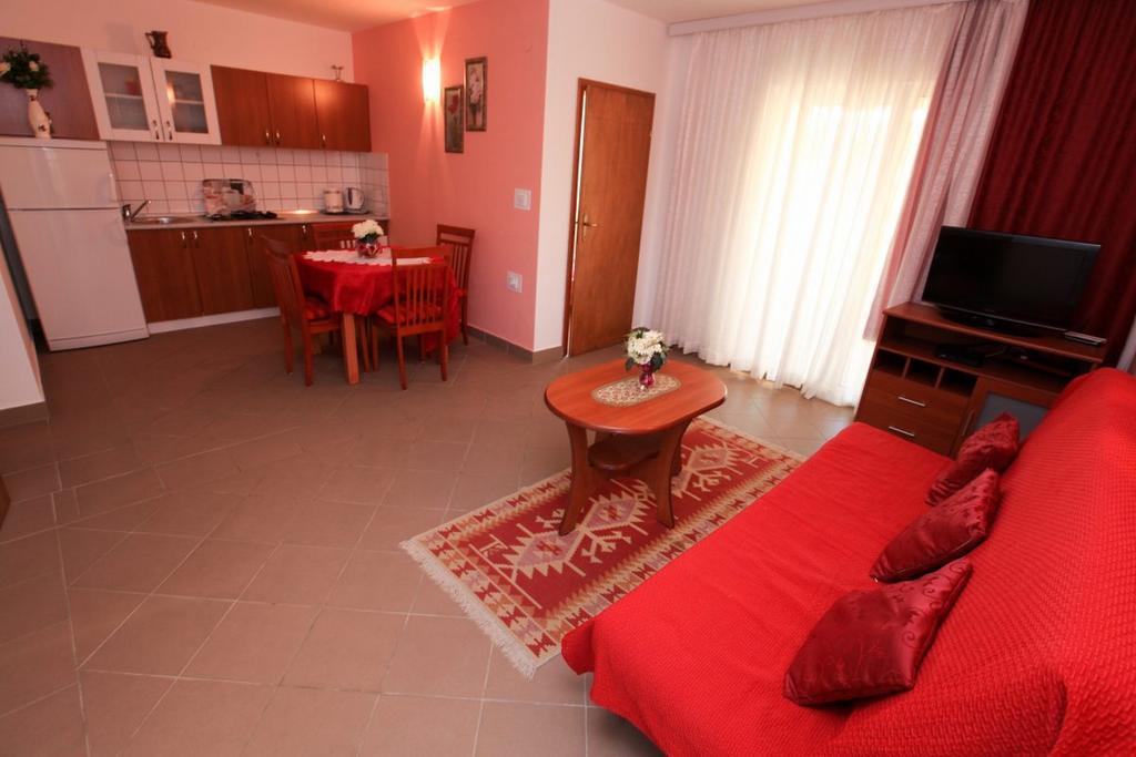 Apartments Franc Povljana Kamer foto