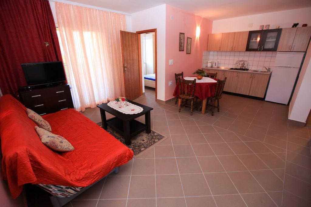 Apartments Franc Povljana Kamer foto
