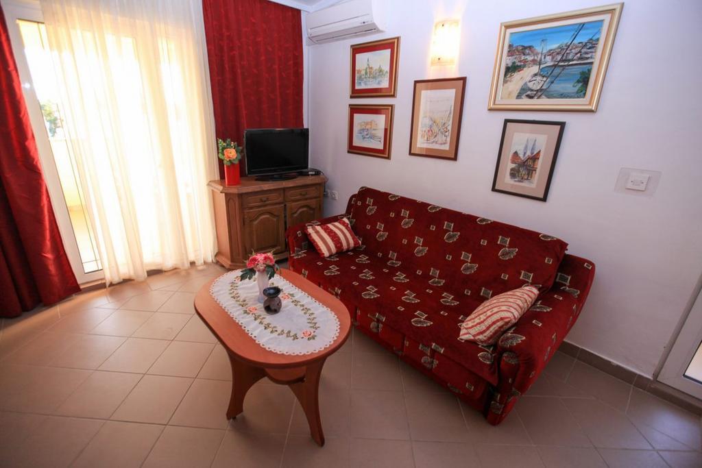 Apartments Franc Povljana Kamer foto