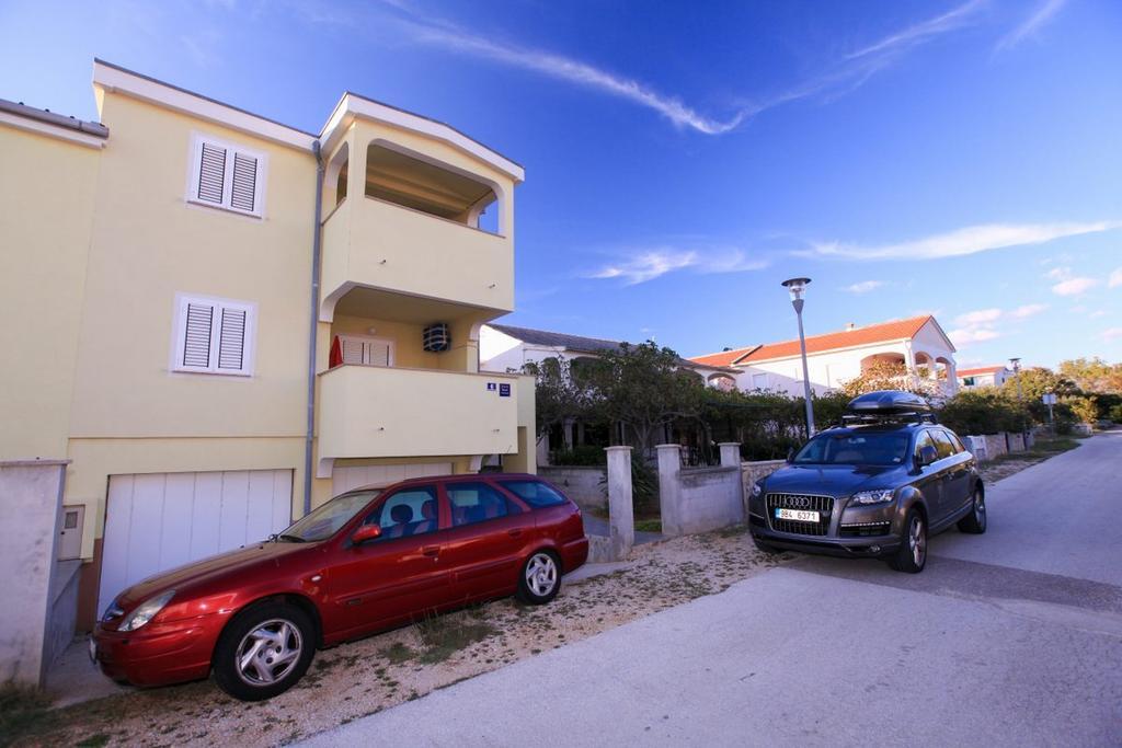 Apartments Franc Povljana Buitenkant foto