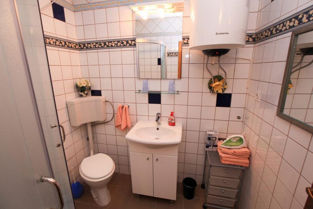 Apartments Franc Povljana Kamer foto