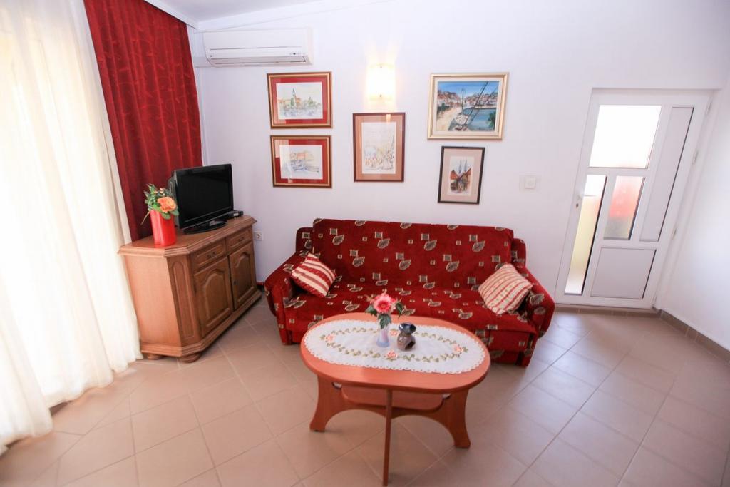 Apartments Franc Povljana Kamer foto