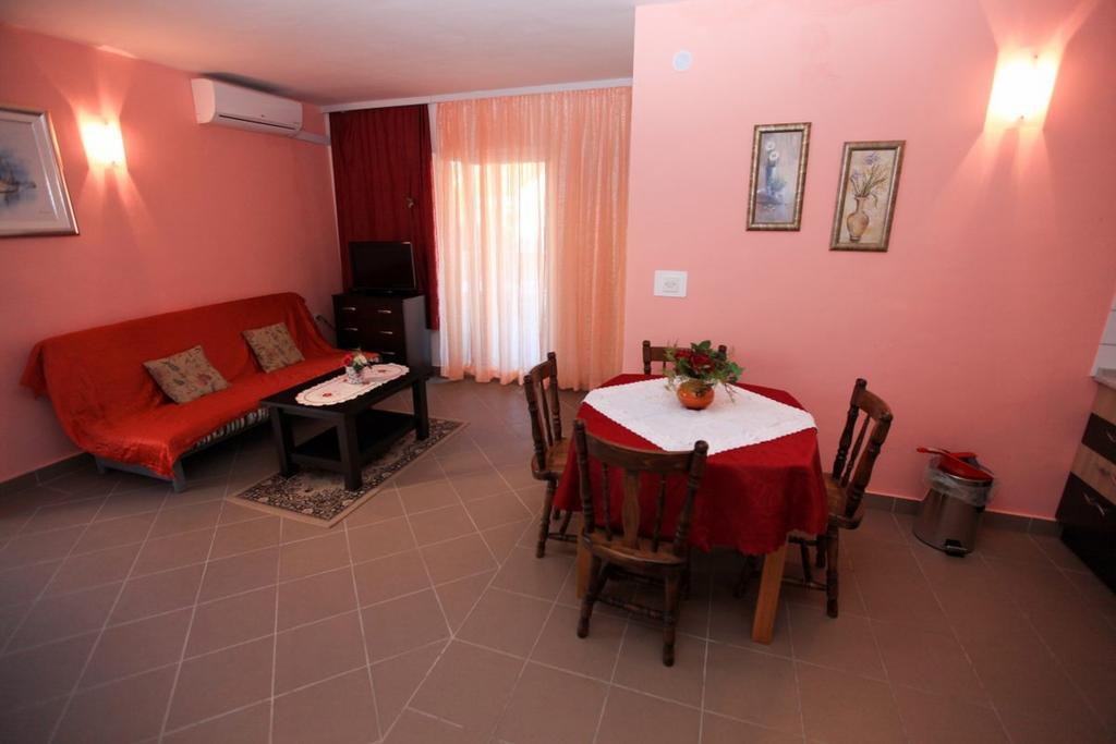 Apartments Franc Povljana Kamer foto
