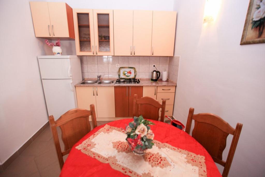 Apartments Franc Povljana Kamer foto